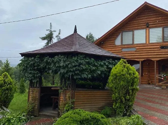 карпатська модрина Villa Kosiv
